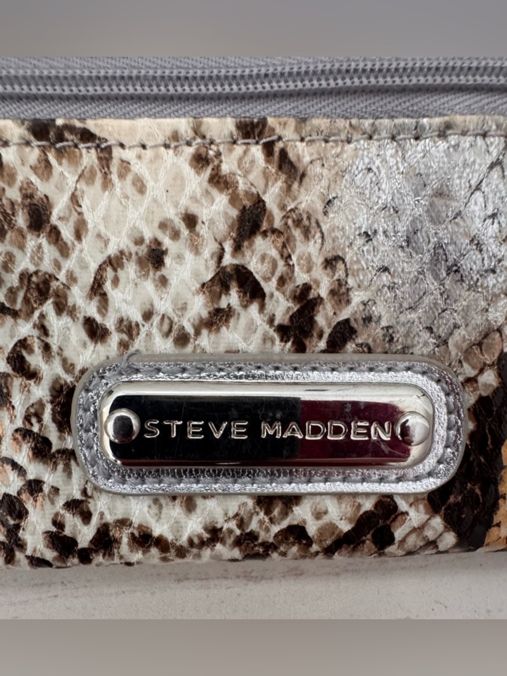 Steve Madden Silver Logo Plate Snake Print Wallet Tan & Brown - Picture 2 of 13